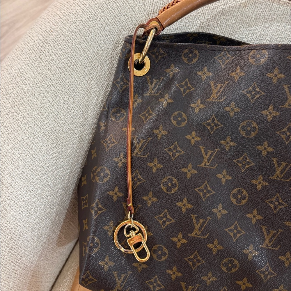 Authentic Louis Vuitton Artsy MM monogram - Picture 3 of 14